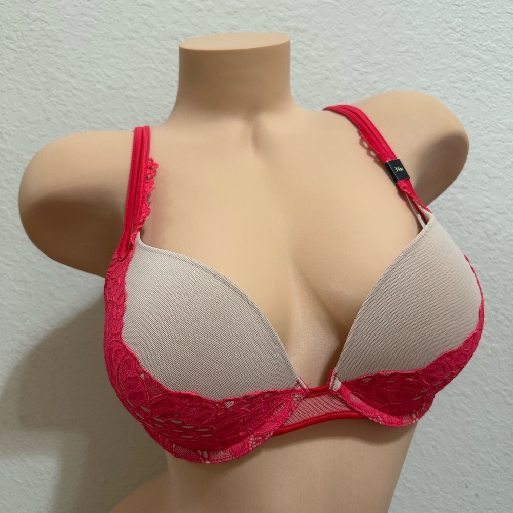 Victoria’s Secret bra 34D